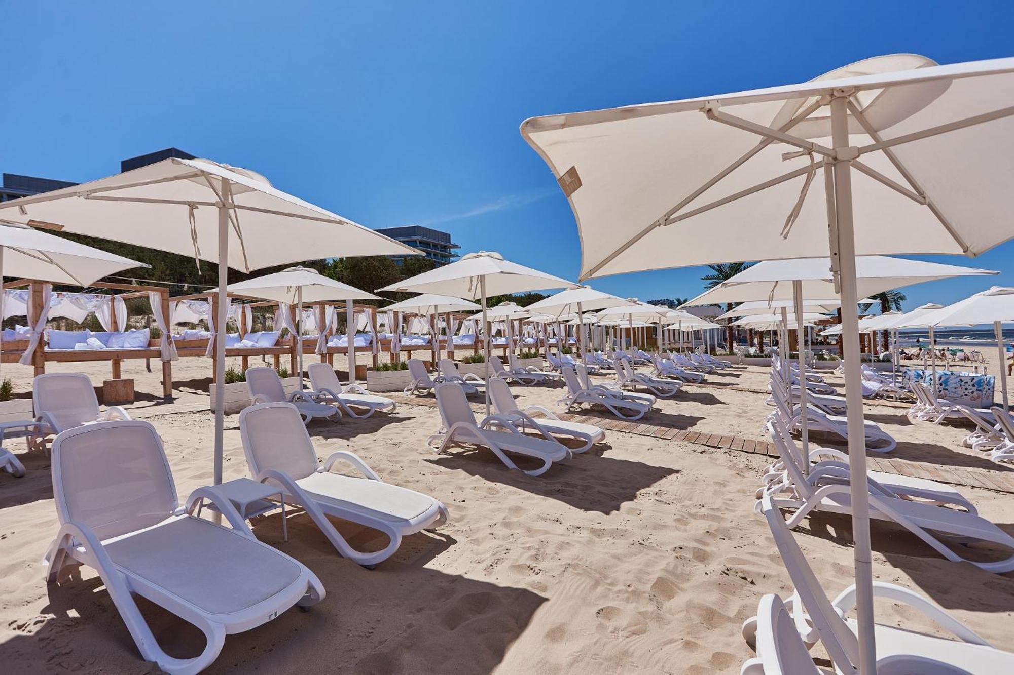 Wave Beachfront Family Apartment Miedzyzdroje Exterior photo